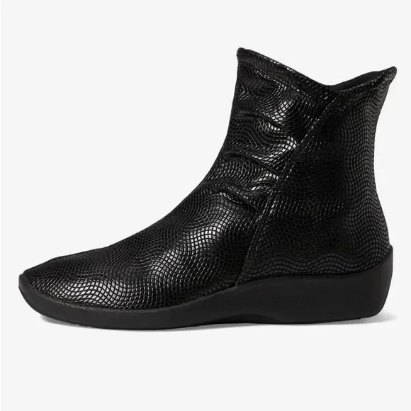 ARCOPEDICO Women’s Croc Shoes in the Size 41/9.5-10 US Size in Black Color - Picture 7 of 16